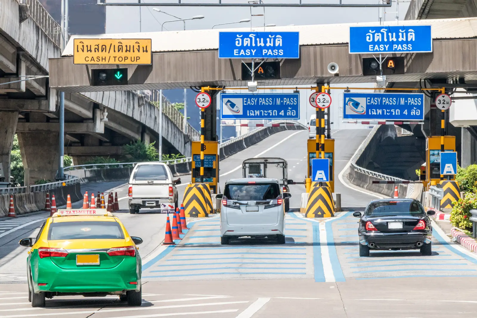 รถขับขึ้นทางด่วน